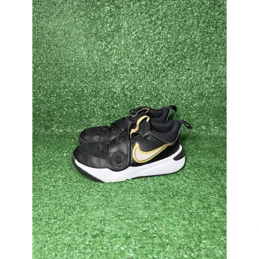 Nike Team Hustle D 11 Toddler Kid Size 13.5C Black Gold Casual Walking Sneakers